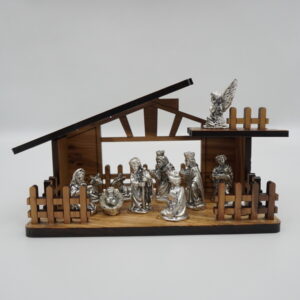 nacimiento-con-techo-madera-olivo-y-pewter-grande